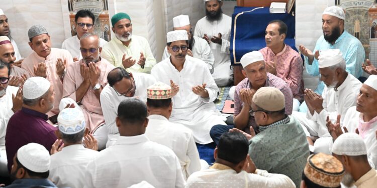 বেগম খালেদা জিয়ার জন্মবার্ষিকীতে কিশোরগঞ্জে দোয়া মাহফিল, অংশ নিলেন মন্ত্রী-প্রতিমন্ত্রীরা