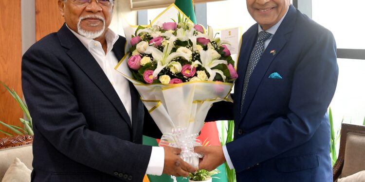 প্রধানমন্ত্রীর জনপ্রশাসন উপদেষ্টার সাথে ভারতীয় হাইকমিশনার এর সাক্ষাৎ